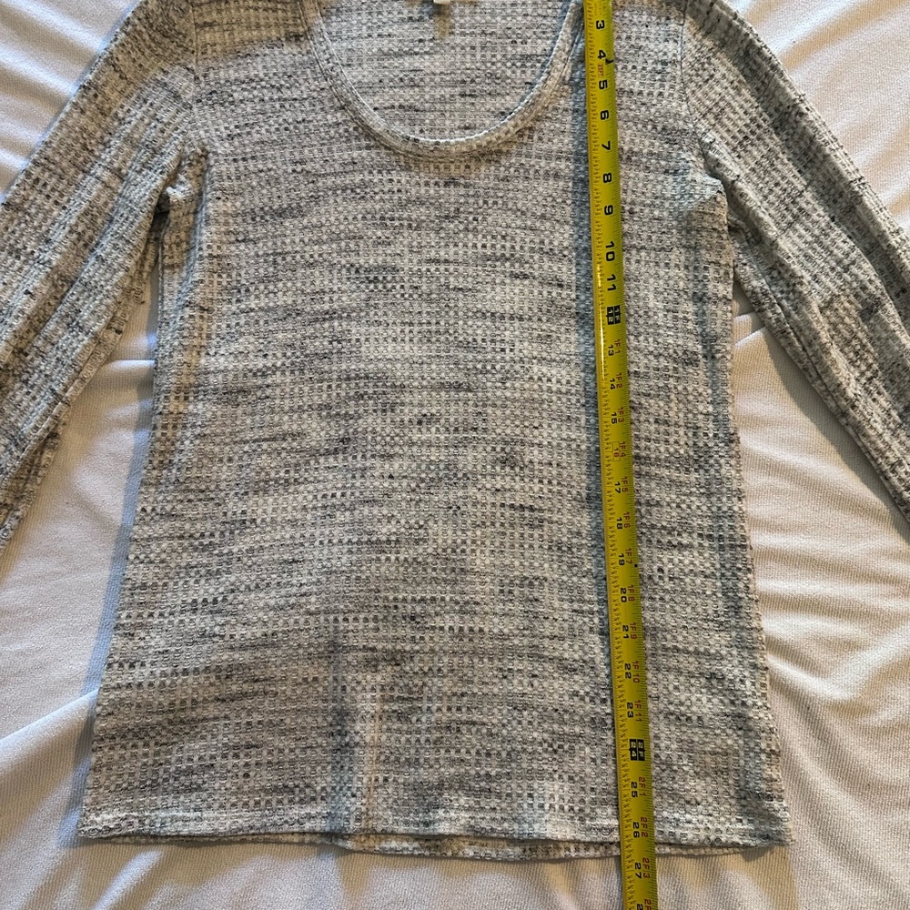 Express Textured Gray Knit Top - Picture 7 of 10